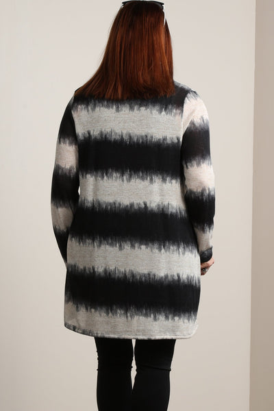 #7000BW   PLUS Ivory Print Cowl Neck Tunic